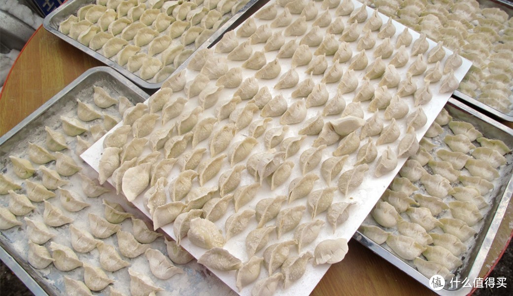 包好的饺子不要直接放冰箱,这样做饺子不粘,和新鲜的一样